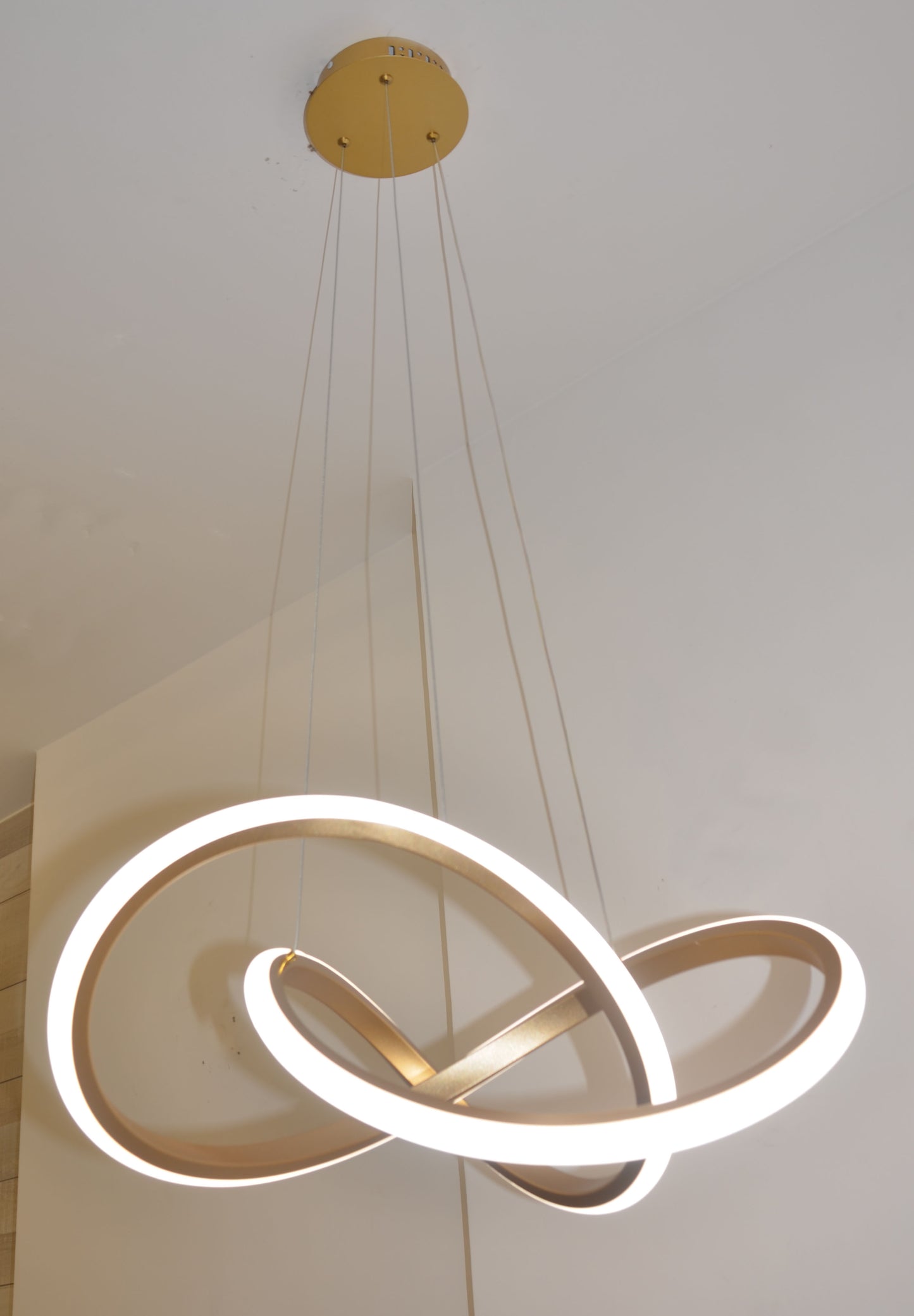 Personalizowany żyrandol LED – stwórz wyjątkową atmosferę w swoim domu