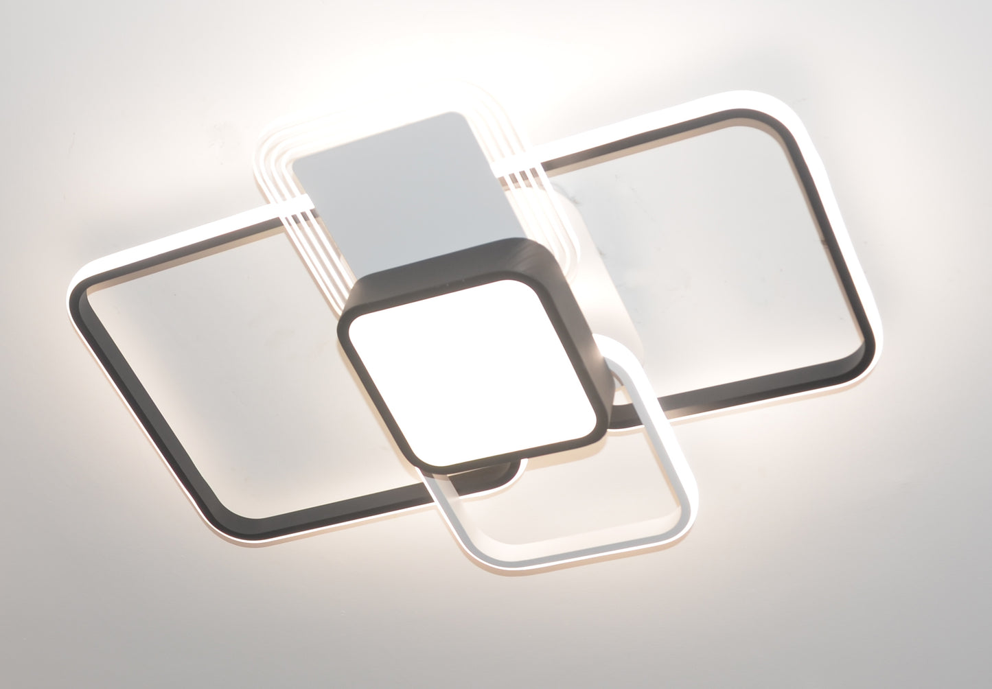 Energooszczędna lampa sufitowa LED o geometrycznym wzornictwie