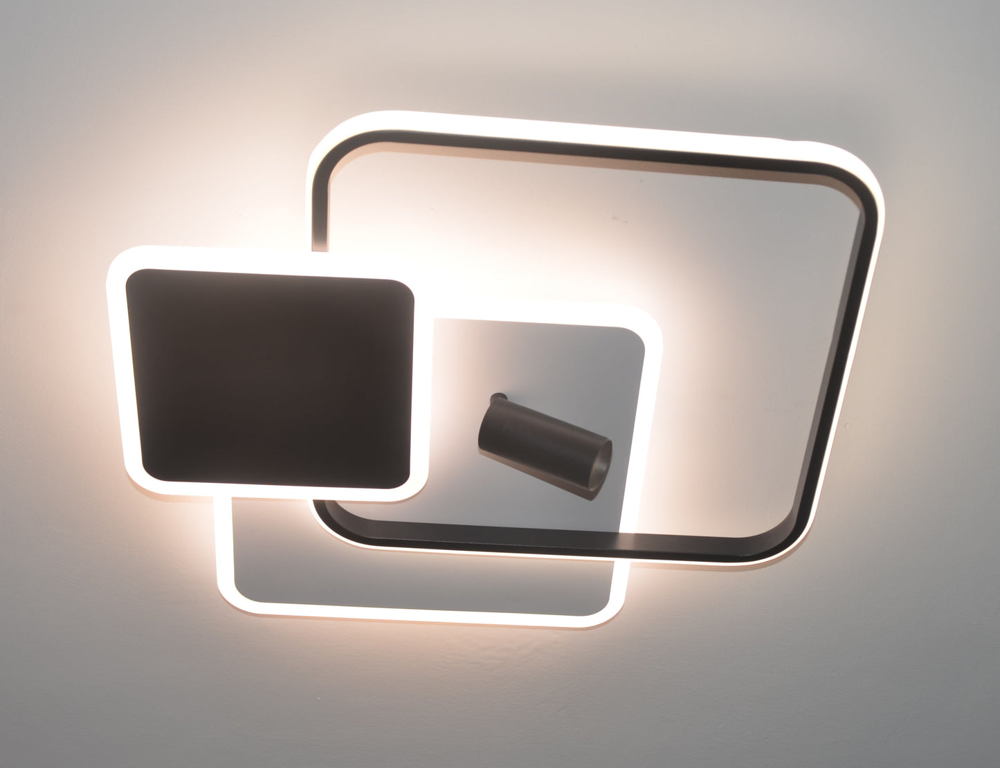 Nowoczesna lampa sufitowa LED - stylowy design i delikatne oświetlenie