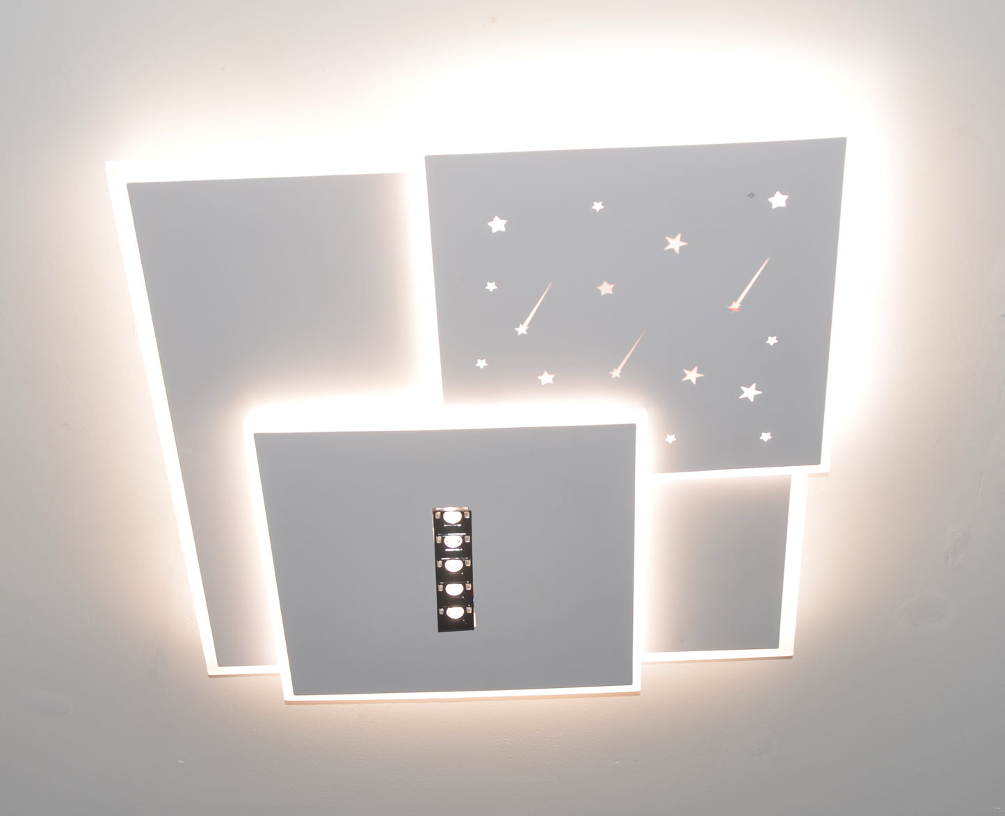Lampa sufitowa technologiczna z efektem pary