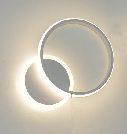 Podwójna lampa ścienna pierścieniowa – elegancja w każdym detalu