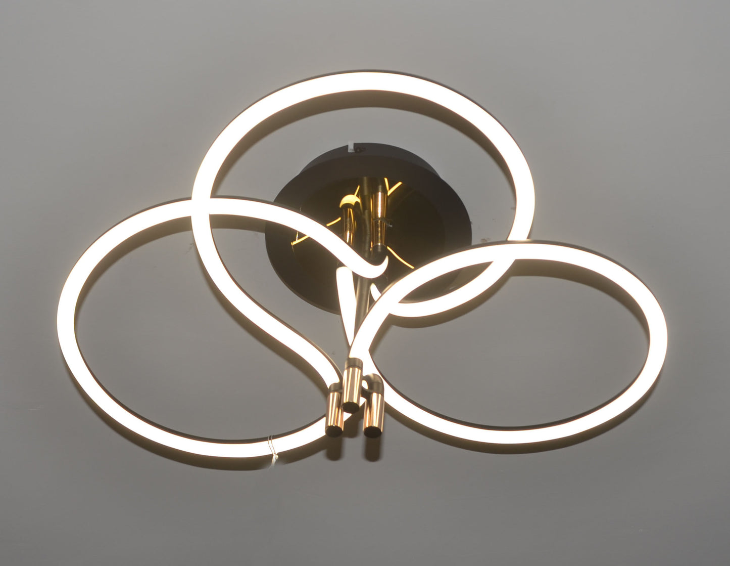 Energooszczędna lampa sufitowa LED – elegancja i technologia w jednym